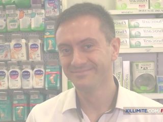 Francūzieši brunete fucked uz the pharmacy
