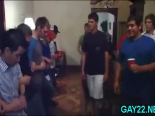 Gay pesta seks berkumpulan dalam rented mansion